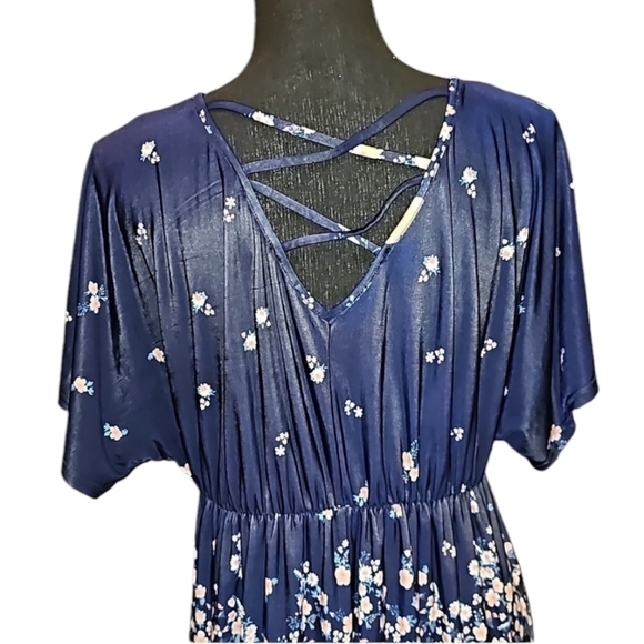 Siren Lily Maternity Dress - Picture 2 of 6